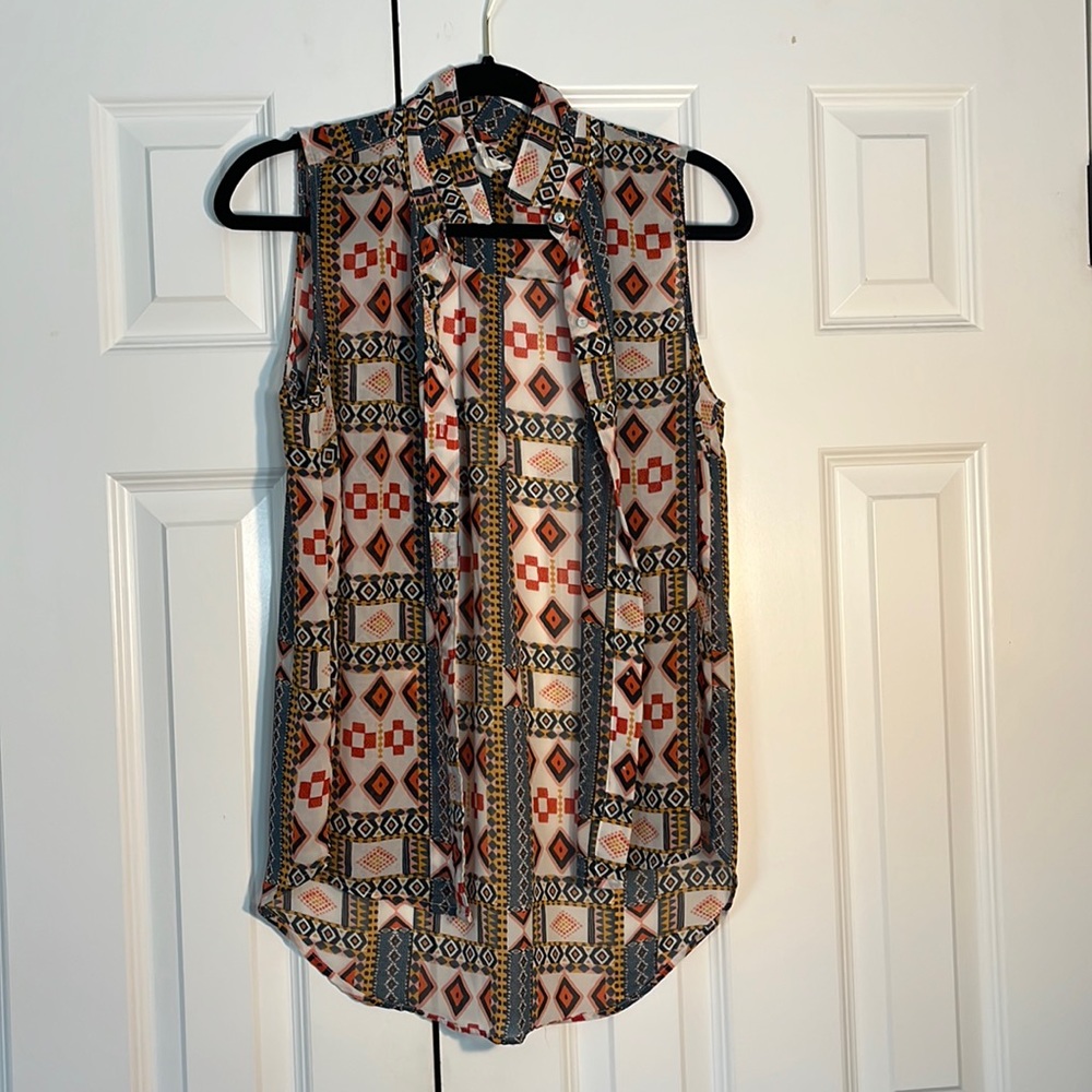 H&M sleeveless button-down top.